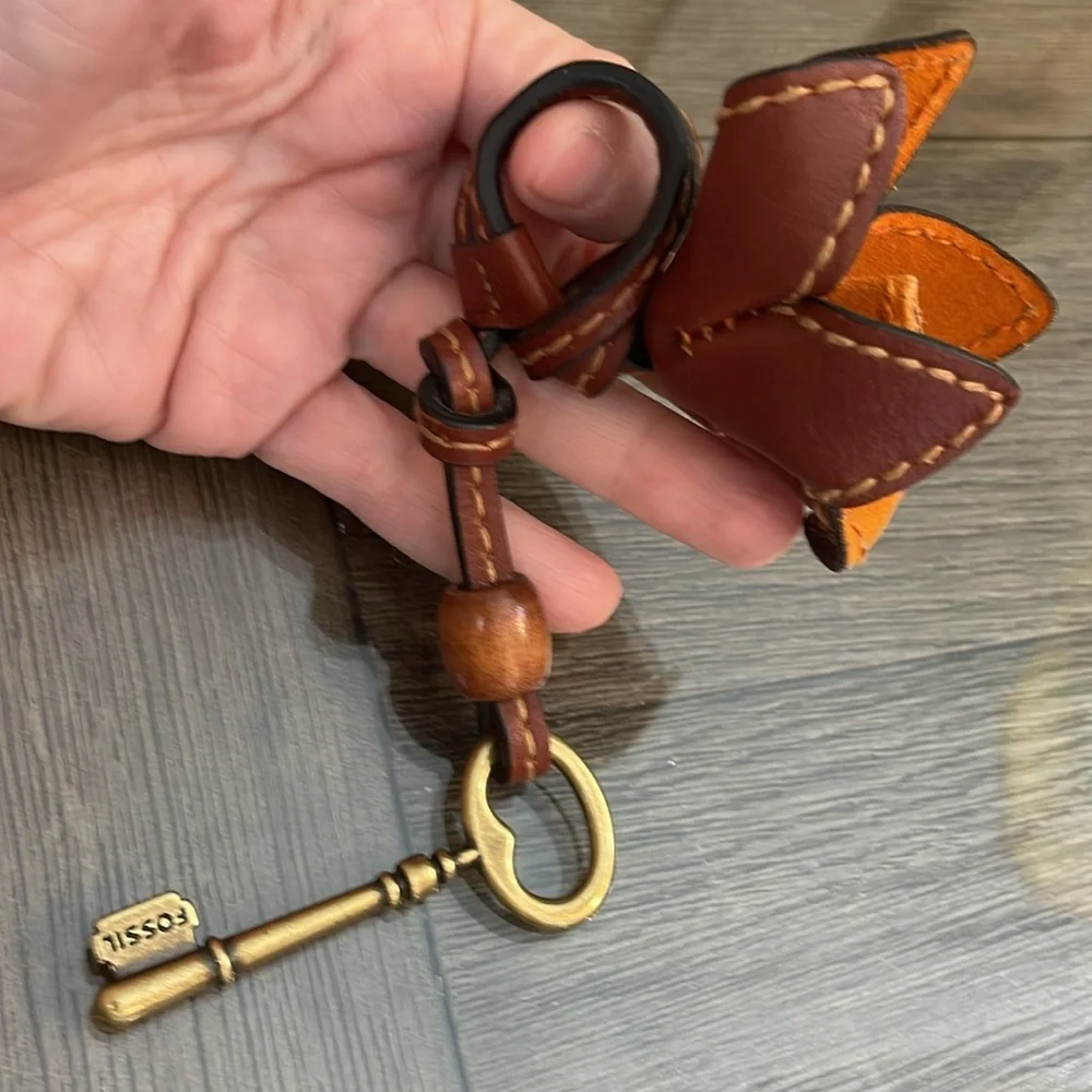 Fossil Flower & Brass Key Replacement Strap Key Charm Purse Keychain Fob Hangtag - Picture 6 of 13